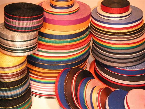 為什么丙綸長(cháng)絲制成的地毯受歡迎？